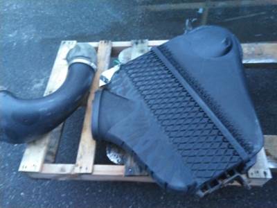 Freightliner Cascadia 113 Air Cleaner / Air Filter Housing