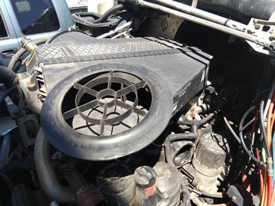 Freightliner Cascadia 113 Air Cleaner / Air Filter Housing