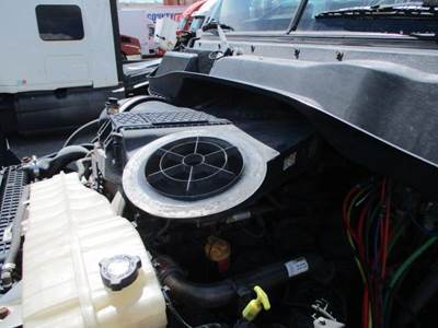 Freightliner Cascadia 113 Air Cleaner / Air Filter Housing