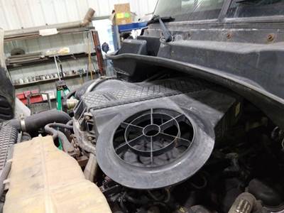 Freightliner Cascadia 113 Air Cleaner / Air Filter Housing