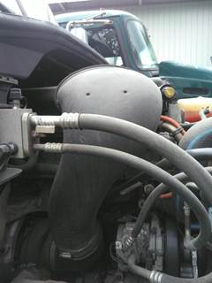 Freightliner Cascadia 113 Air Cleaner / Air Filter Housing