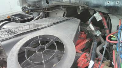 Freightliner Cascadia 113 Air Cleaner / Air Filter Housing for a Freightliner CASCADIA 113 2018UP