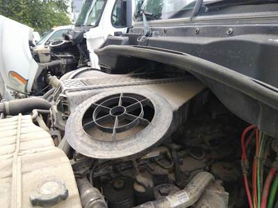 Freightliner Cascadia 113 Air Cleaner / Air Filter Housing