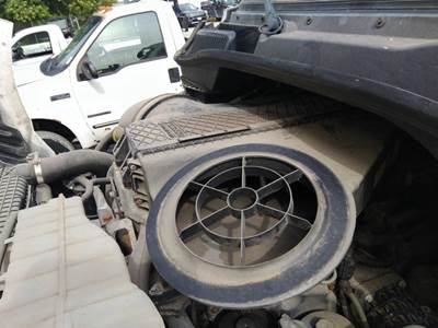 Freightliner Cascadia 113 Air Cleaner / Air Filter Housing