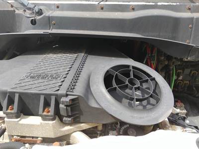 Freightliner Cascadia 113 Air Cleaner / Air Filter Housing