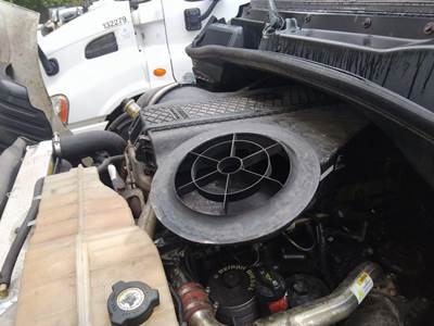 Freightliner Cascadia 113 Air Cleaner / Air Filter Housing