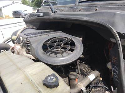 Freightliner Cascadia 113 Air Cleaner / Air Filter Housing