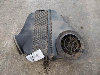 Freightliner Cascadia 113 Air Cleaner / Air Filter Housing