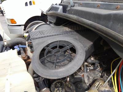 Freightliner Cascadia 113 Air Cleaner / Air Filter Housing