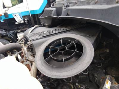 Freightliner Cascadia 113 Air Cleaner / Air Filter Housing