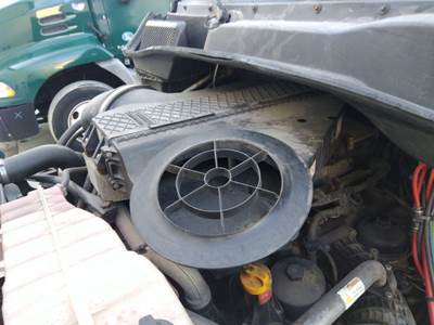 Freightliner Cascadia 113 Air Cleaner / Air Filter Housing
