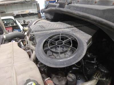 Freightliner Cascadia 113 Air Cleaner / Air Filter Housing