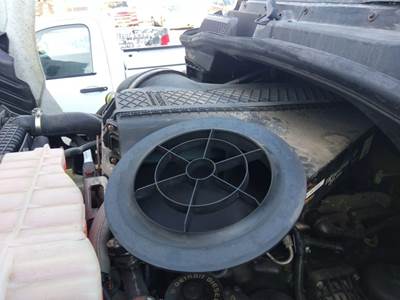 Freightliner Cascadia 113 Air Cleaner / Air Filter Housing