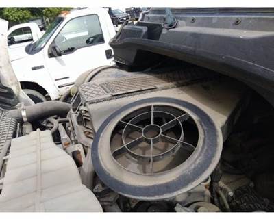 Freightliner Cascadia 113 Air Cleaner / Air Filter Housing