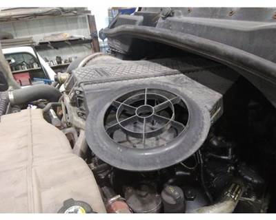 Freightliner Cascadia 113 Air Cleaner / Air Filter Housing