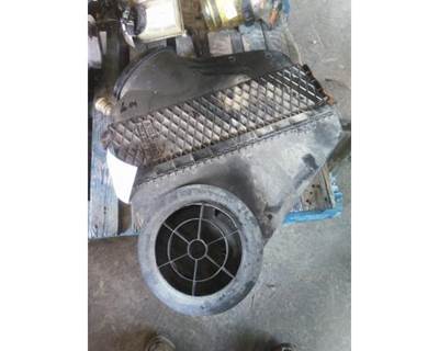 Freightliner Cascadia 113 Air Cleaner / Air Filter Housing