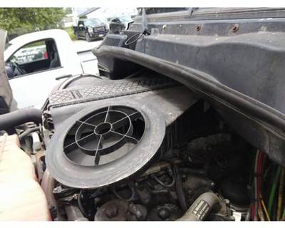 Freightliner Cascadia 113 Air Cleaner / Air Filter Housing
