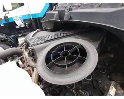 Freightliner Cascadia 113 Air Cleaner / Air Filter Housing