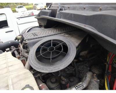 Freightliner Cascadia 113 Air Cleaner / Air Filter Housing