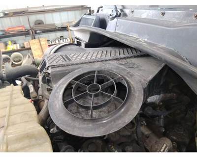 Freightliner Cascadia 113 Air Cleaner / Air Filter Housing