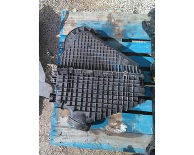 Freightliner Cascadia 116 Air Cleaner / Air Filter Housing