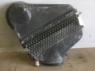 Freightliner Cascadia 125 Air Cleaner / Air Filter Housing