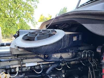 Freightliner Cascadia 125 Air Cleaner / Air Filter Housing for a Freightliner CASCADIA 125 2018UP