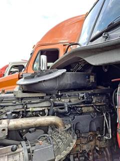 Freightliner Cascadia 125 Air Cleaner / Air Filter Housing