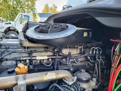 Freightliner Cascadia 125 Air Cleaner / Air Filter Housing