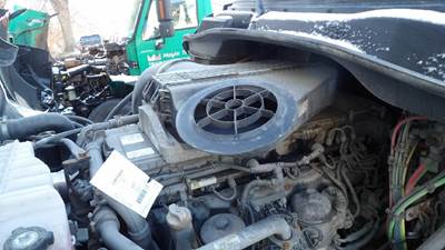 Freightliner Cascadia 125 Air Cleaner / Air Filter Housing