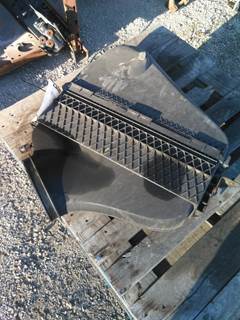 Freightliner Cascadia 125 Air Cleaner / Air Filter Housing