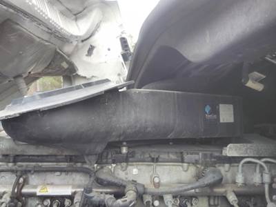 Freightliner Cascadia 125 Air Cleaner / Air Filter Housing