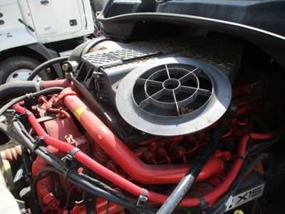 Freightliner Cascadia 125 Air Cleaner / Air Filter Housing