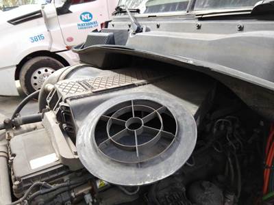 Freightliner Cascadia 125 Air Cleaner / Air Filter Housing