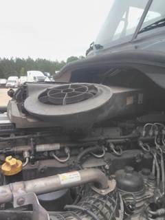 Freightliner Cascadia 125 Air Cleaner / Air Filter Housing