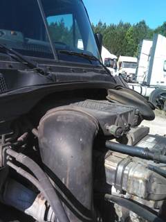 Freightliner Cascadia 125 Air Cleaner / Air Filter Housing