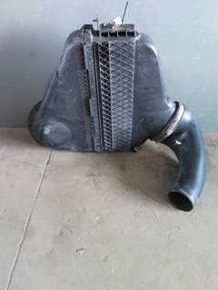 Freightliner Cascadia 125 Air Cleaner / Air Filter Housing