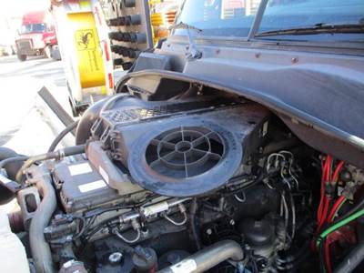 Freightliner Cascadia 125 Air Cleaner / Air Filter Housing