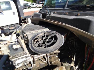 Freightliner Cascadia 125 Air Cleaner / Air Filter Housing