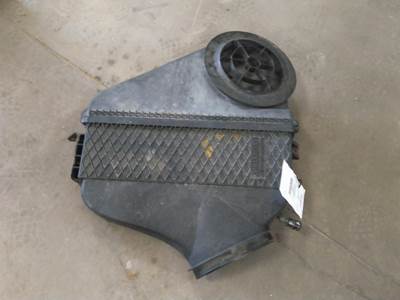 Freightliner Cascadia 125 Air Cleaner / Air Filter Housing