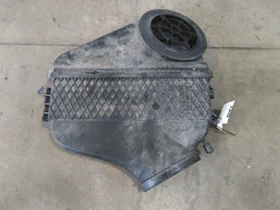 Freightliner Cascadia 125 Air Cleaner / Air Filter Housing