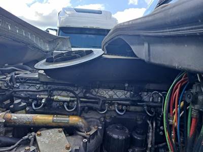 Freightliner Cascadia 125 Air Cleaner / Air Filter Housing