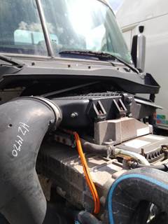 Freightliner Cascadia 125 Air Cleaner / Air Filter Housing