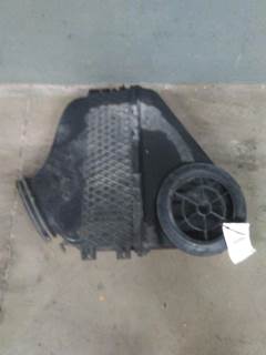 Freightliner Cascadia 125 Air Cleaner / Air Filter Housing