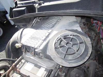 Freightliner Cascadia 125 Air Cleaner / Air Filter Housing