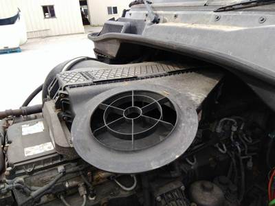 Freightliner Cascadia 125 Air Cleaner / Air Filter Housing