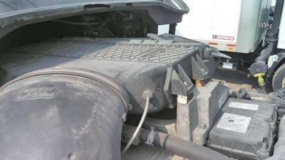 Freightliner Cascadia 125 Air Cleaner / Air Filter Housing