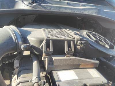 Freightliner Cascadia 125 Air Cleaner / Air Filter Housing