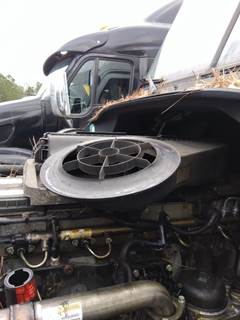 Freightliner Cascadia 125 Air Cleaner / Air Filter Housing