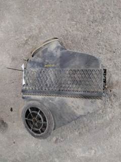 Freightliner Cascadia 125 Air Cleaner / Air Filter Housing